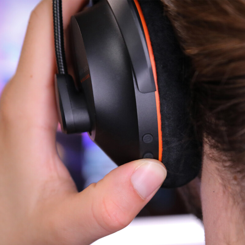 NOISE OFF. FOCUS ON. image